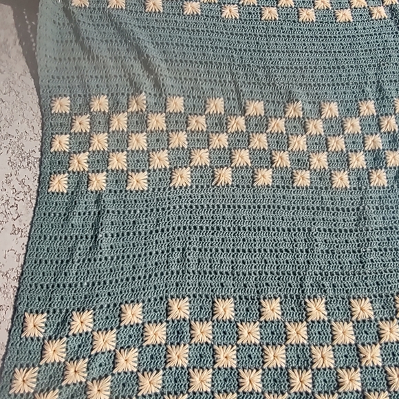 Vtg handmade blanket 59*64 - Picture 6 of 7